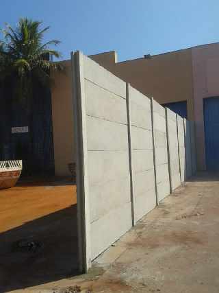 Foto 1 - Muro de placa de concreto pré moldado
